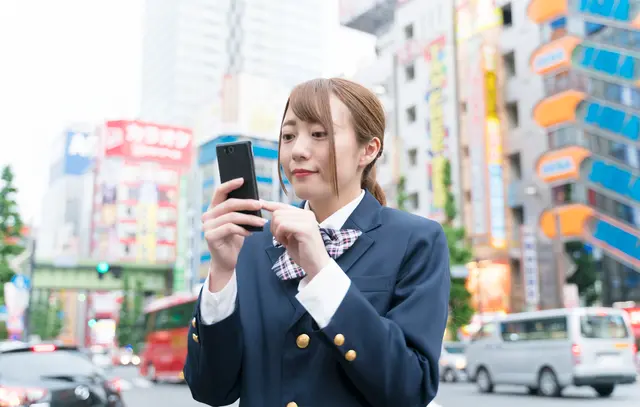 カラコンを未成年が購入することはできる 購入する時の注意点とは ロカコン ロカコン