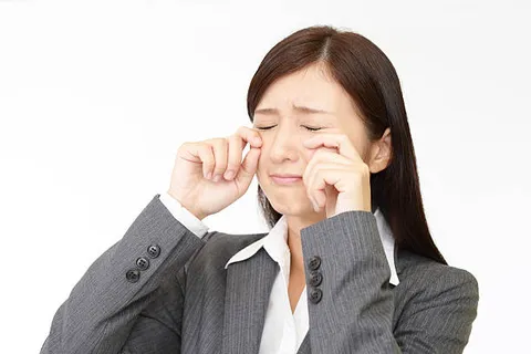 強度近視でリスクが身に染みた女性