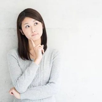 疑問に思う女性のイメージ